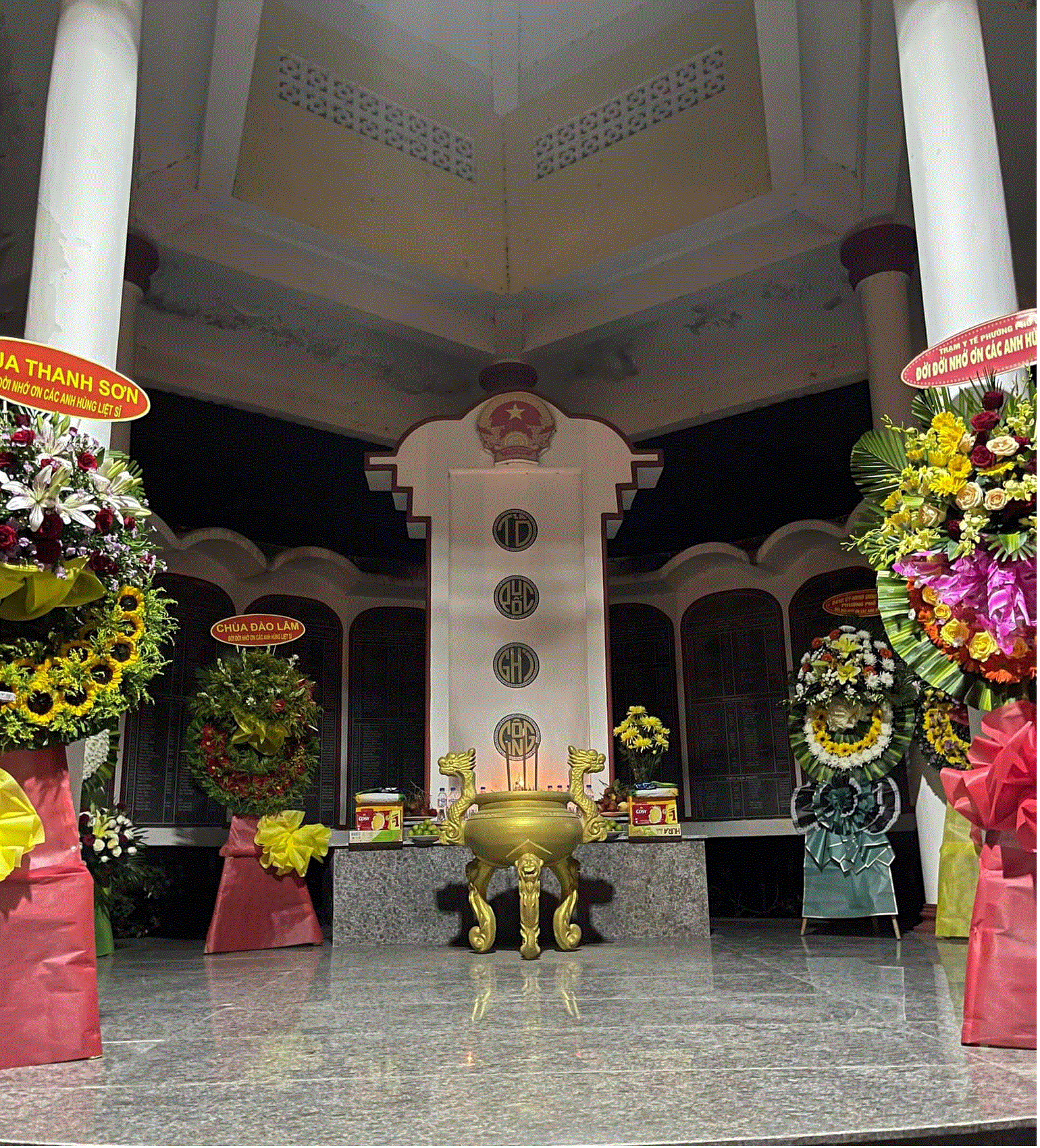 UBND phường Phổ Vinh tổ chức lễ dâng hương, đặt vòng hoa và thắp nến tri ân nghĩa trang Liệt sĩ nhân dịp kỷ niệm 76 năm Ngày Thương binh Liệt sĩ (27/7/1947-27/7/2023)
