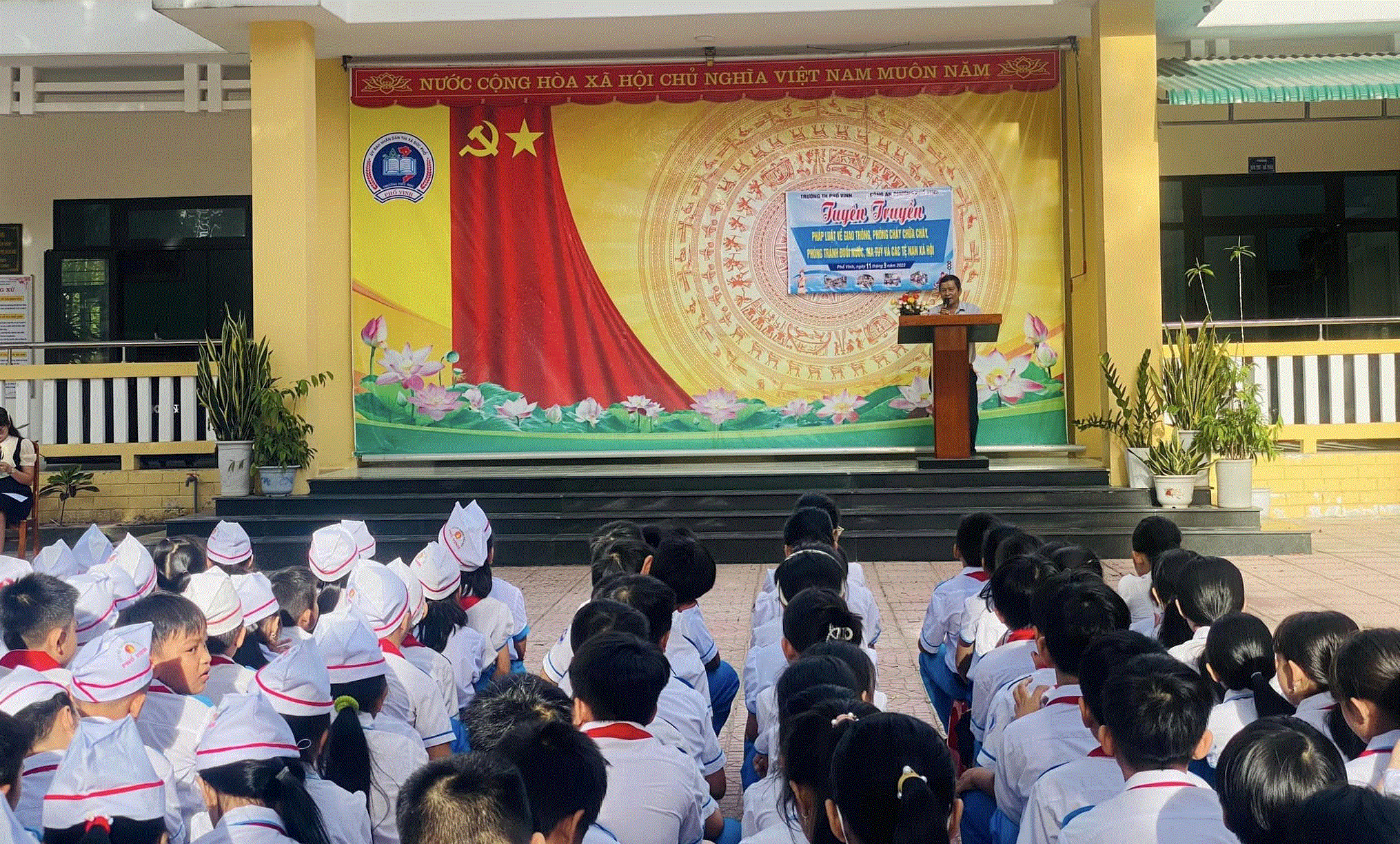 Công an phường Phổ Vinh tuyên truyền, phổ biến pháp luật cho học sinh